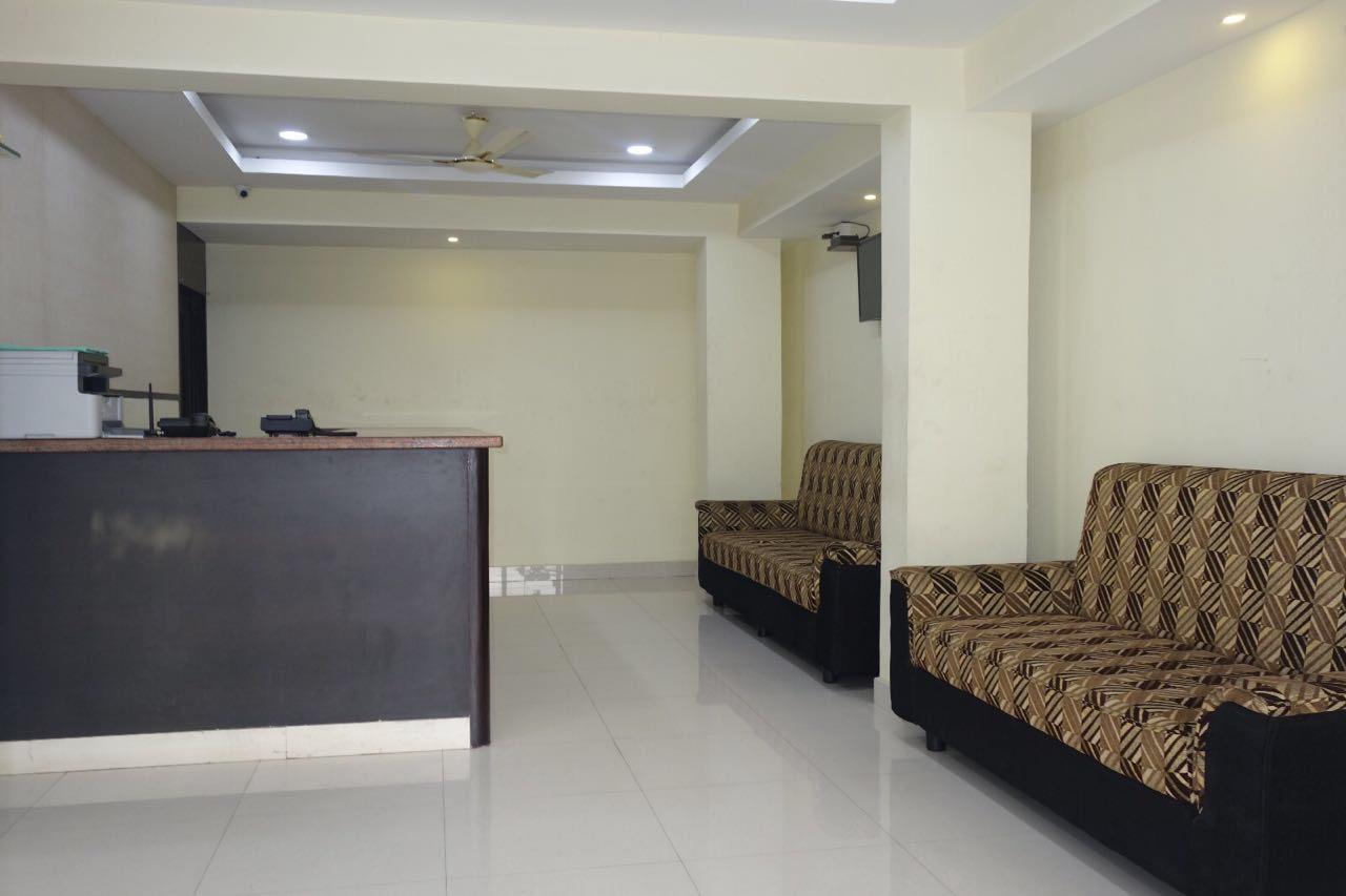Hotel Nithin Krishna Tirupati Exteriör bild