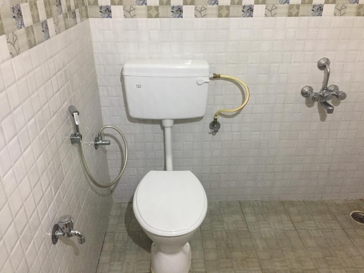 Hotel Nithin Krishna Tirupati Exteriör bild