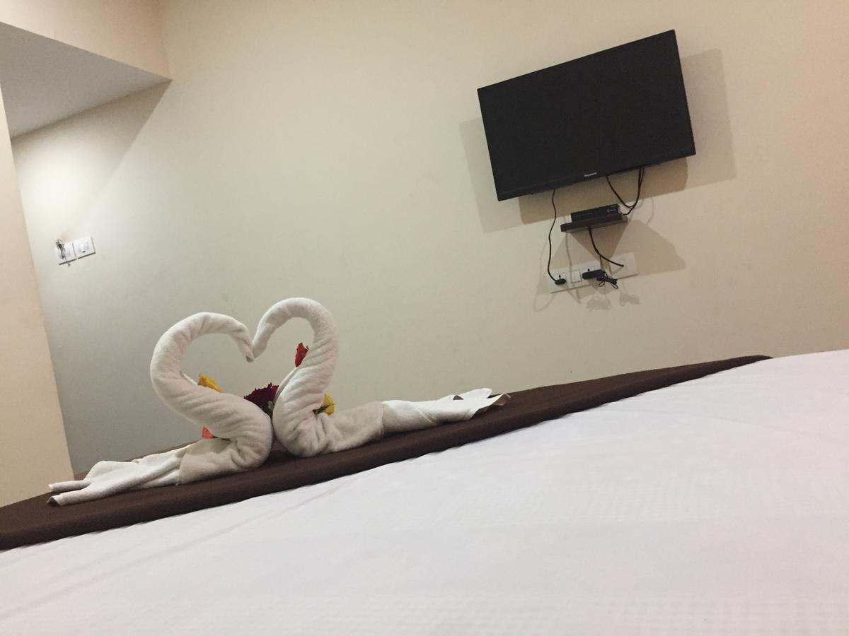 Hotel Nithin Krishna Tirupati Exteriör bild