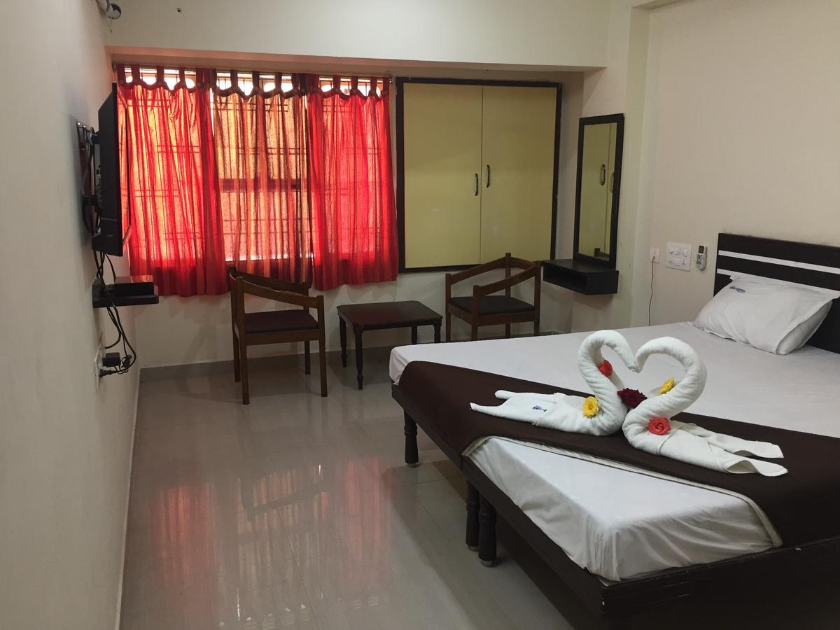 Hotel Nithin Krishna Tirupati Exteriör bild
