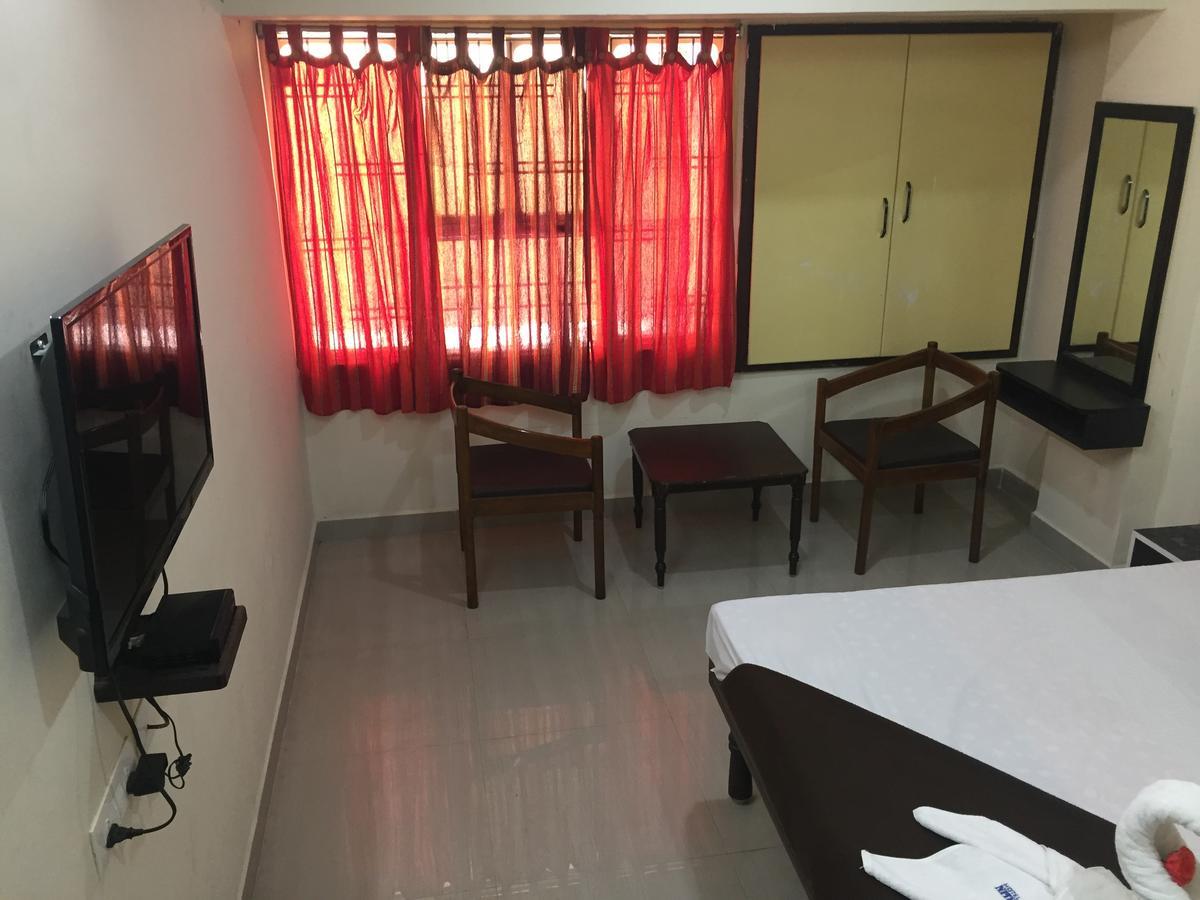 Hotel Nithin Krishna Tirupati Exteriör bild