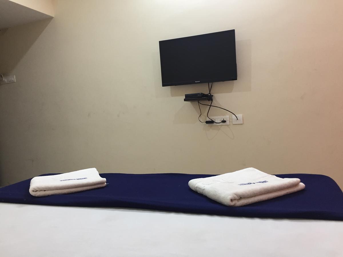 Hotel Nithin Krishna Tirupati Exteriör bild