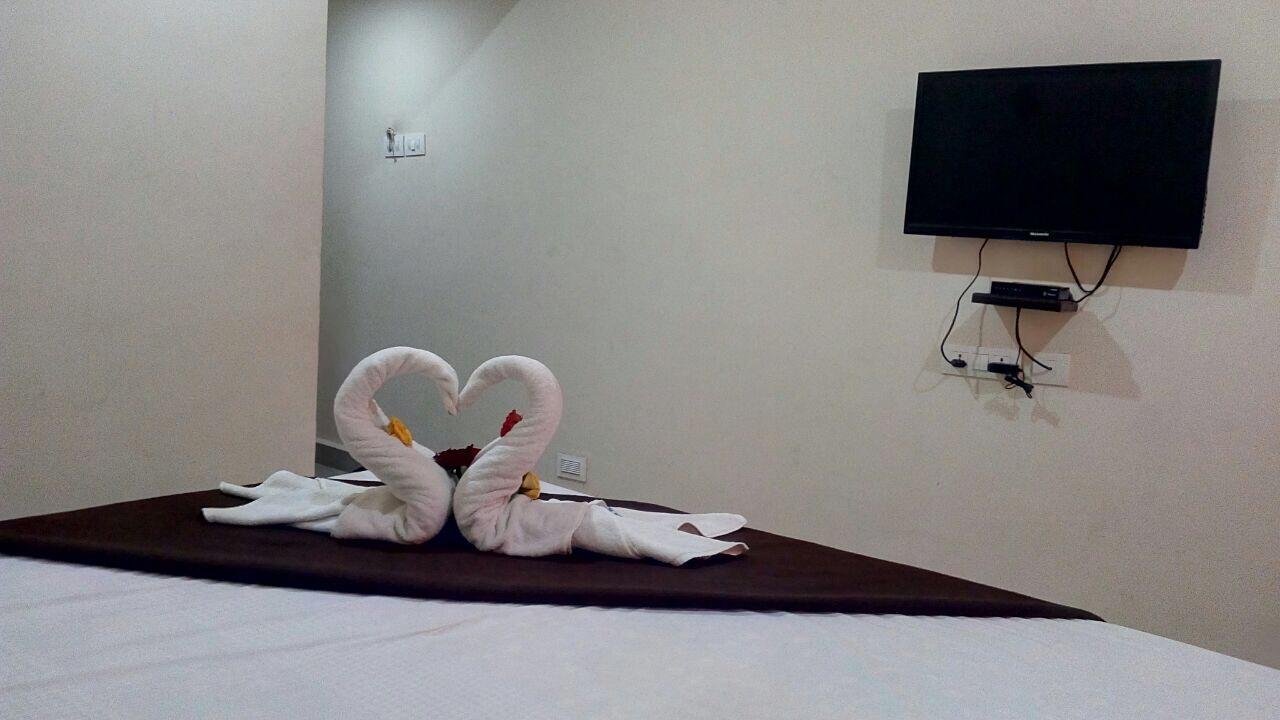 Hotel Nithin Krishna Tirupati Exteriör bild